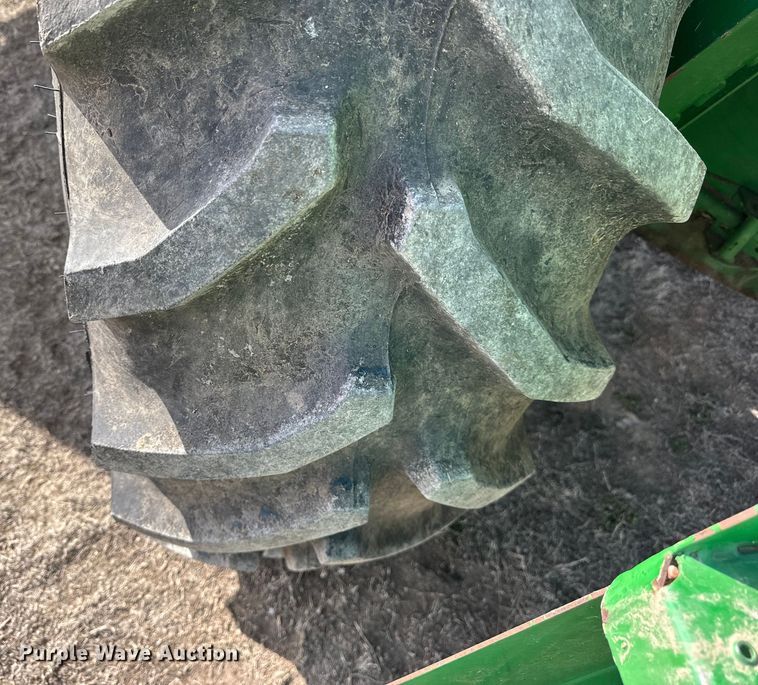 image for item NJ9391 2001 John Deere 4890 SP swather / windrower