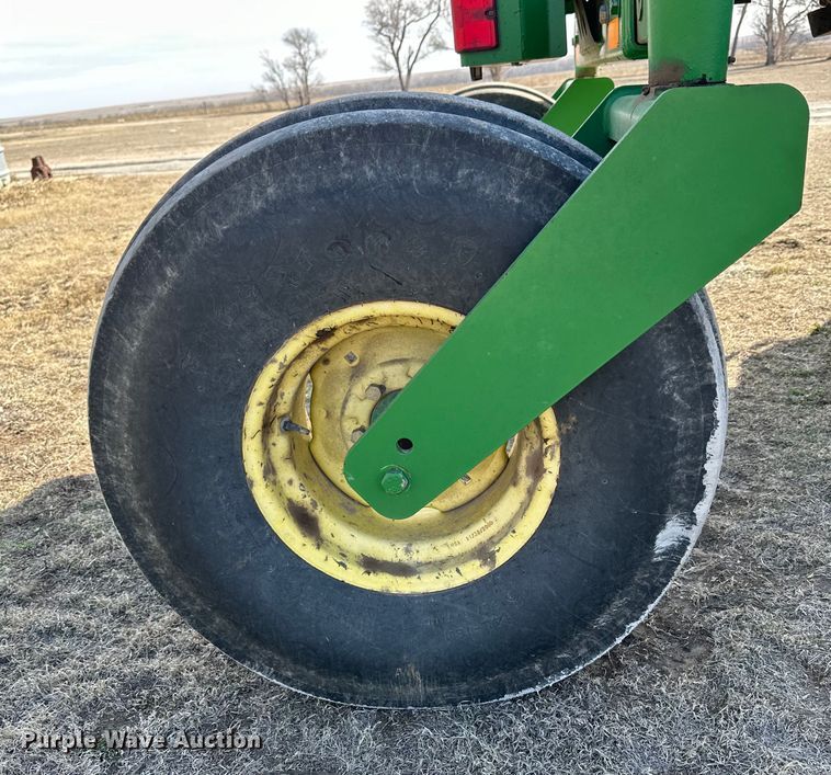 image for item NJ9391 2001 John Deere 4890 SP swather / windrower