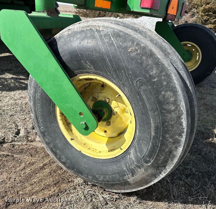 image for item NJ9391 2001 John Deere 4890 SP swather / windrower