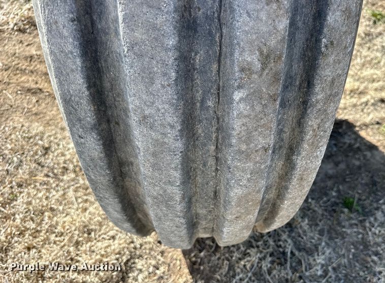 image for item NJ9391 2001 John Deere 4890 SP swather / windrower