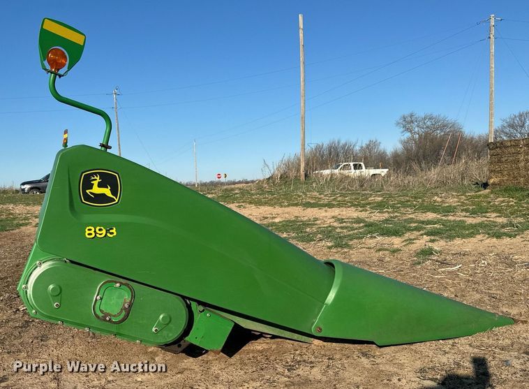image for item NU9409 John Deere 893 corn head