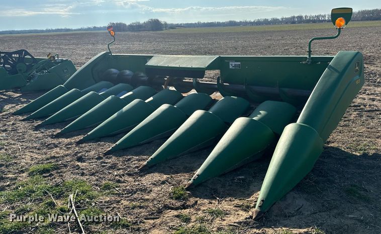 image for item NU9409 John Deere 893 corn head