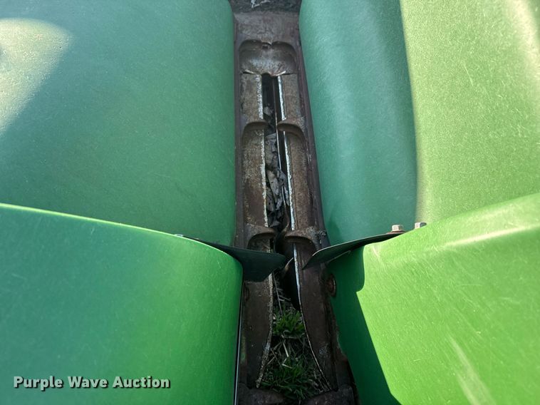 image for item NU9409 John Deere 893 corn head