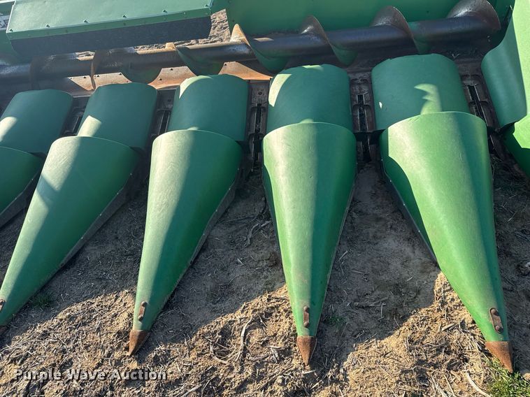 image for item NU9409 John Deere 893 corn head