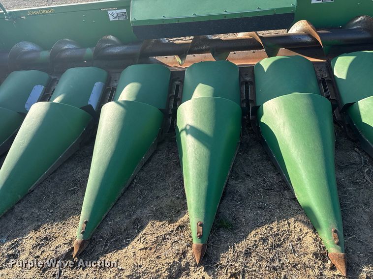 image for item NU9409 John Deere 893 corn head