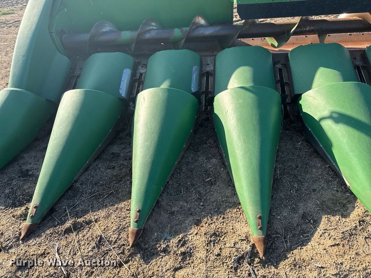 image for item NU9409 John Deere 893 corn head