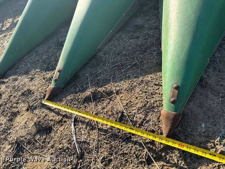 image for item NU9409 John Deere 893 corn head