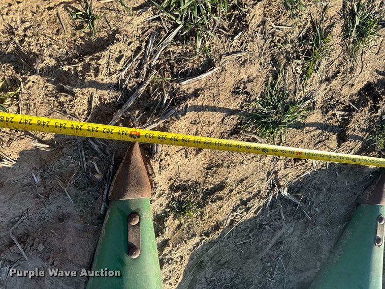 image for item NU9409 John Deere 893 corn head