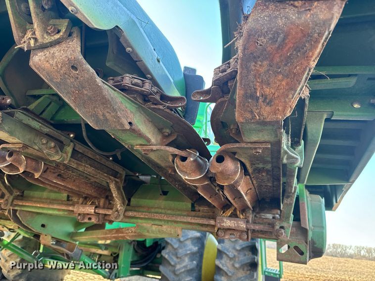 image for item NU9409 John Deere 893 corn head