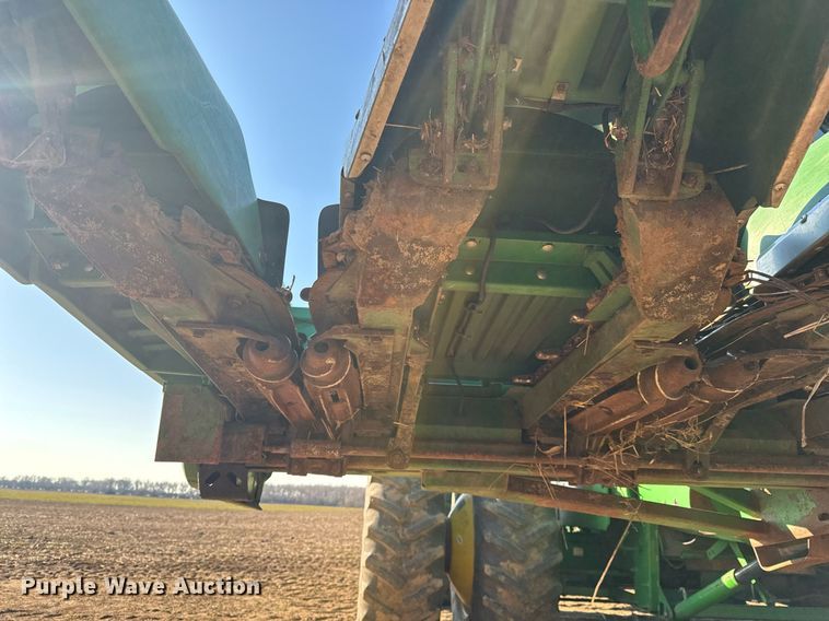 image for item NU9409 John Deere 893 corn head