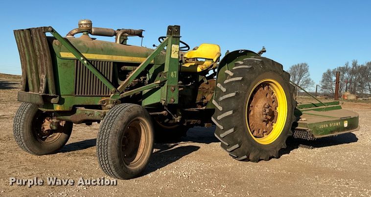 image for item NU9453 1967 John Deere 1020 tractor