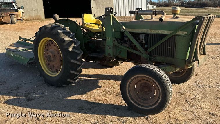 image for item NU9453 1967 John Deere 1020 tractor