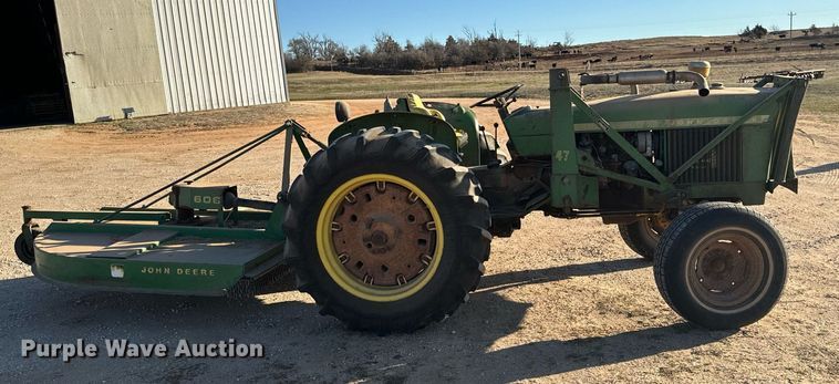 image for item NU9453 1967 John Deere 1020 tractor