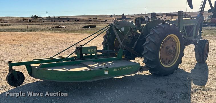 image for item NU9453 1967 John Deere 1020 tractor