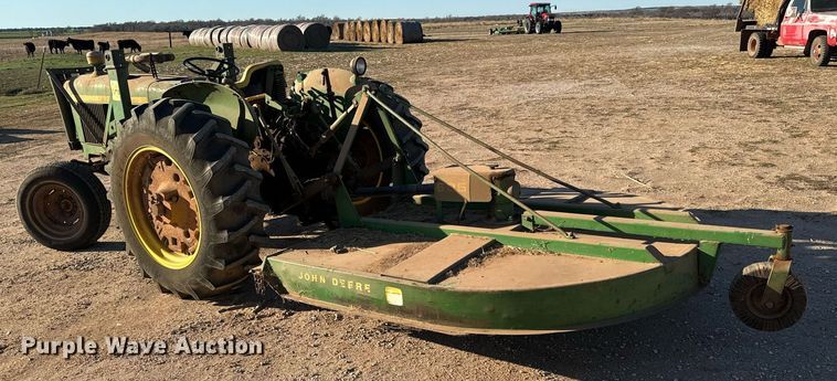 image for item NU9453 1967 John Deere 1020 tractor