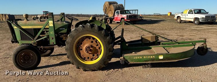 image for item NU9453 1967 John Deere 1020 tractor