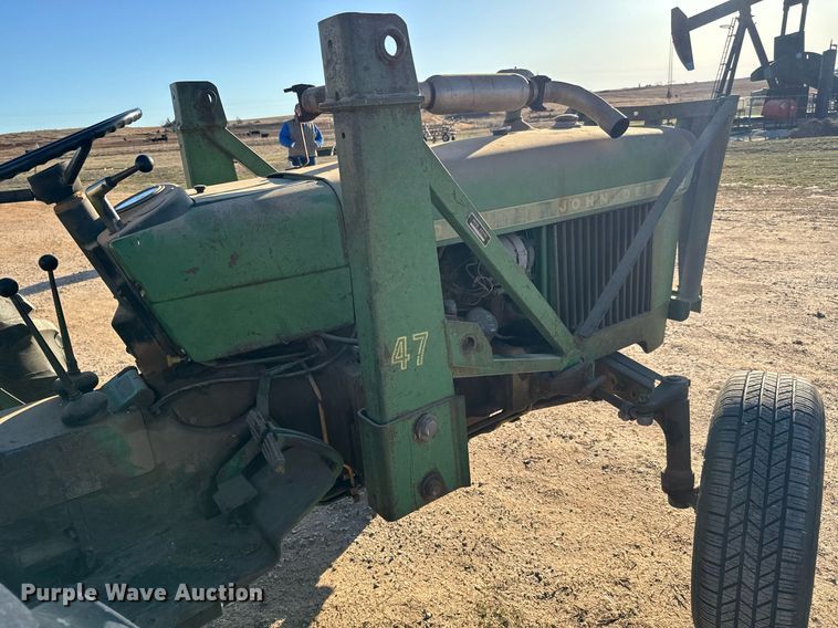 image for item NU9453 1967 John Deere 1020 tractor