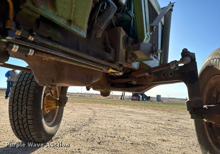 image for item NU9453 1967 John Deere 1020 tractor