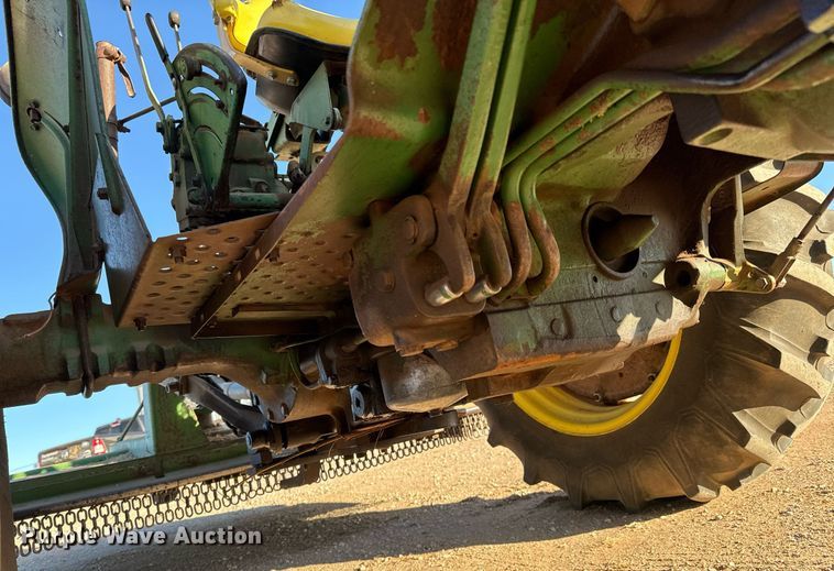 image for item NU9453 1967 John Deere 1020 tractor
