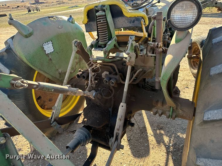 image for item NU9453 1967 John Deere 1020 tractor
