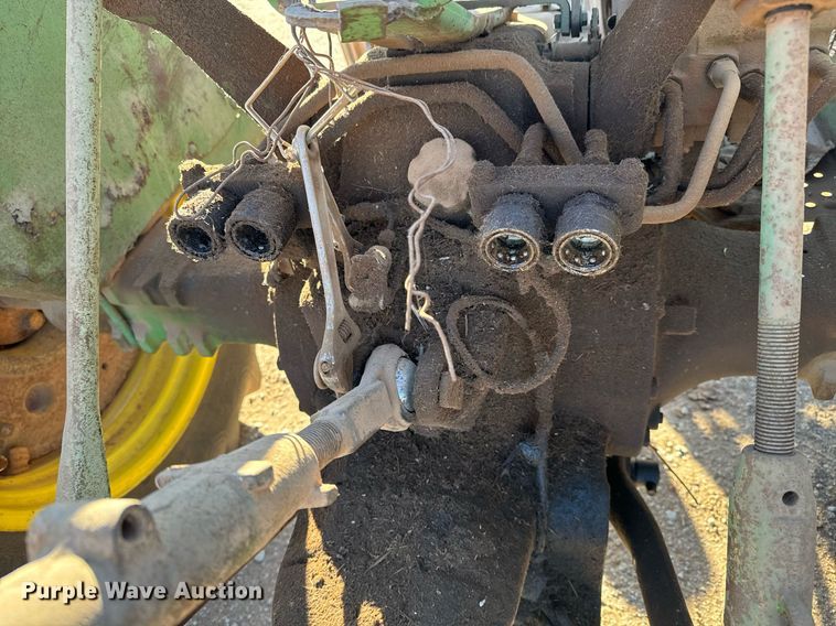 image for item NU9453 1967 John Deere 1020 tractor