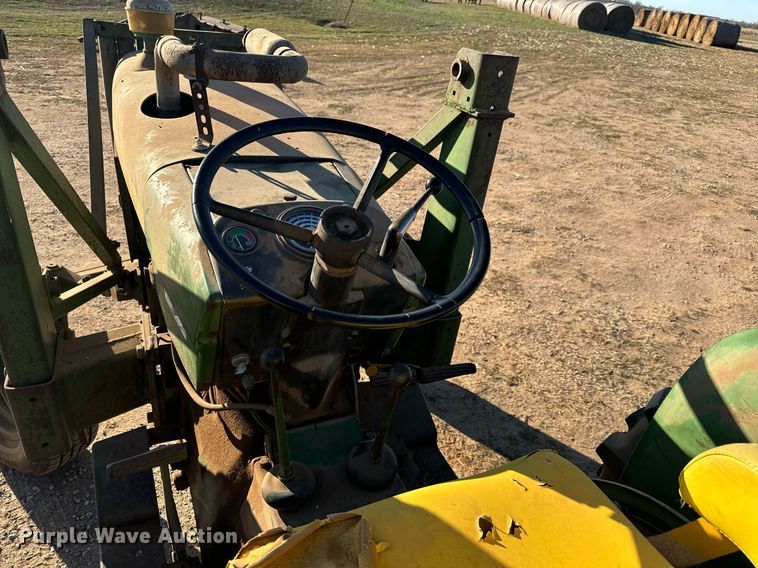image for item NU9453 1967 John Deere 1020 tractor