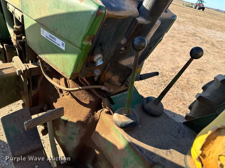 image for item NU9453 1967 John Deere 1020 tractor