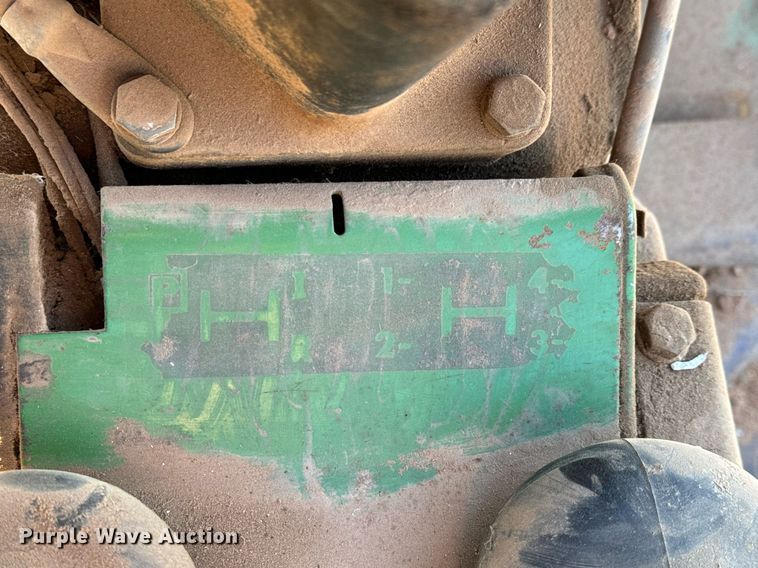 image for item NU9453 1967 John Deere 1020 tractor