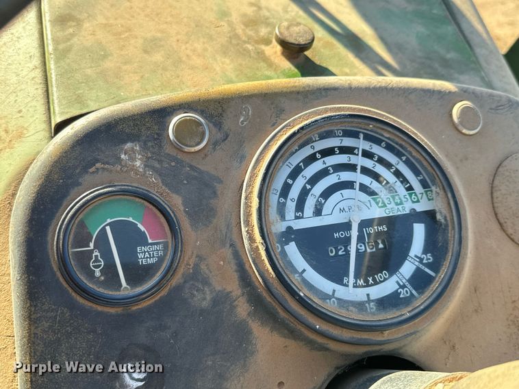 image for item NU9453 1967 John Deere 1020 tractor