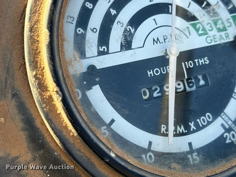 image for item NU9453 1967 John Deere 1020 tractor