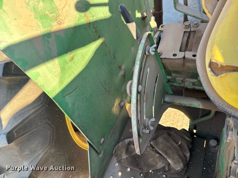 image for item NU9453 1967 John Deere 1020 tractor