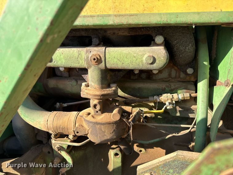 image for item NU9453 1967 John Deere 1020 tractor