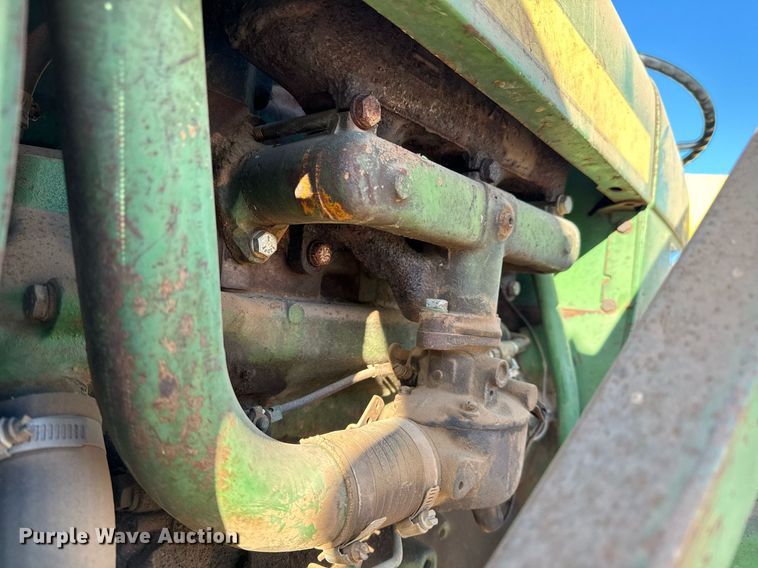 image for item NU9453 1967 John Deere 1020 tractor