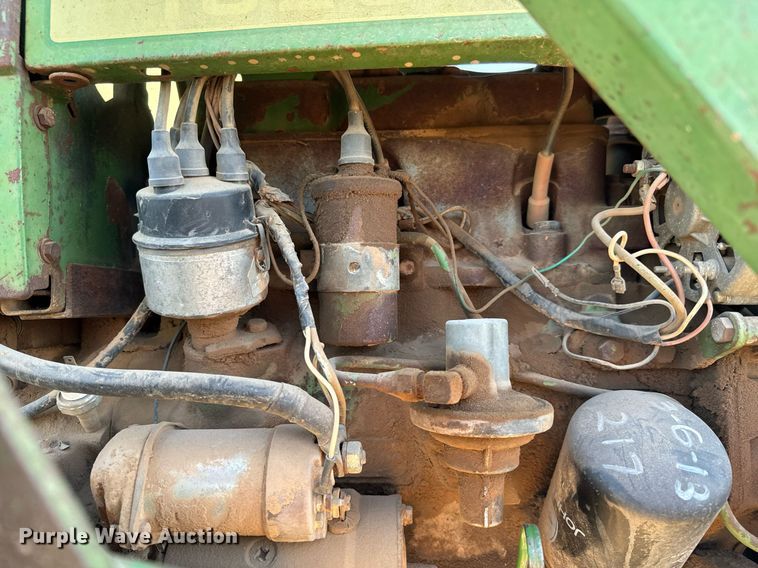 image for item NU9453 1967 John Deere 1020 tractor