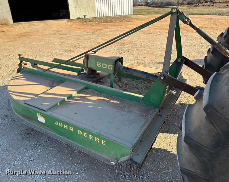 image for item NU9453 1967 John Deere 1020 tractor