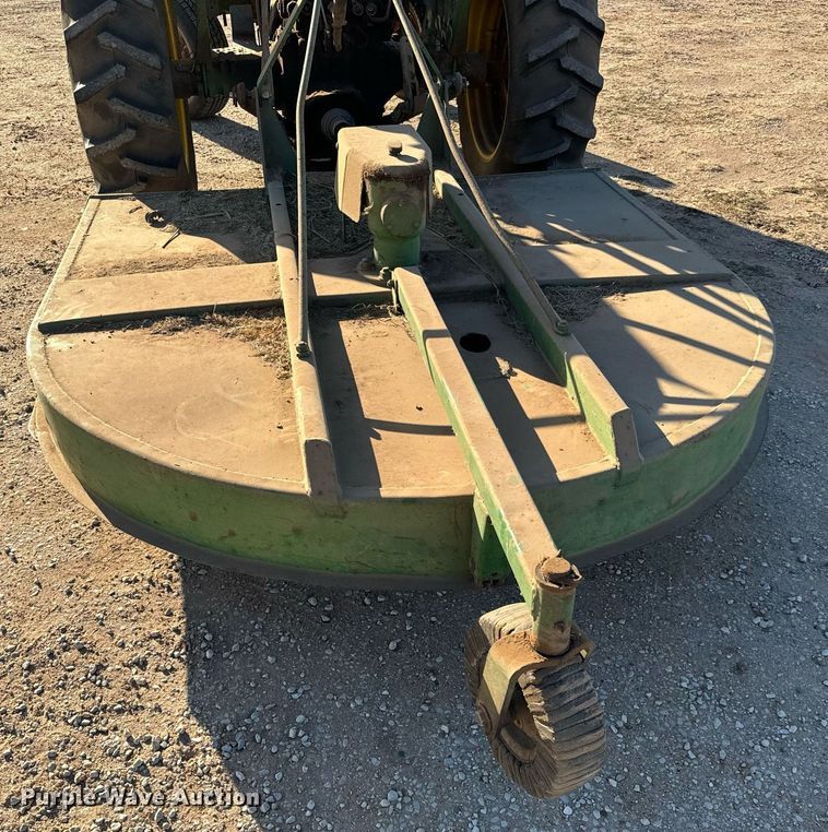 image for item NU9453 1967 John Deere 1020 tractor