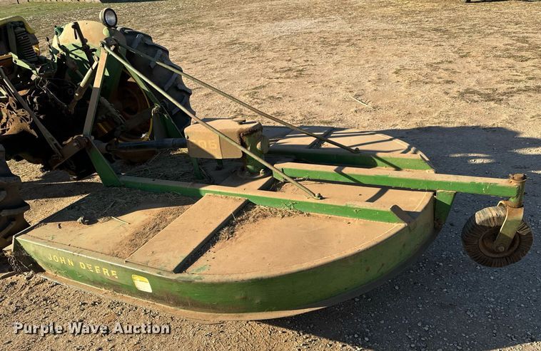 image for item NU9453 1967 John Deere 1020 tractor