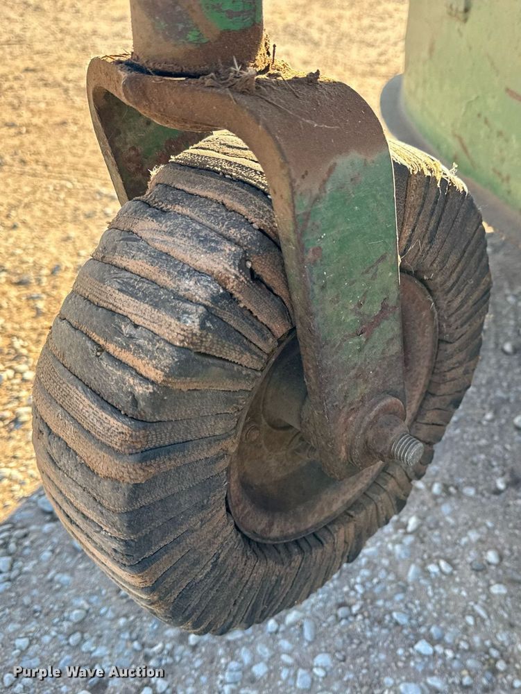 image for item NU9453 1967 John Deere 1020 tractor