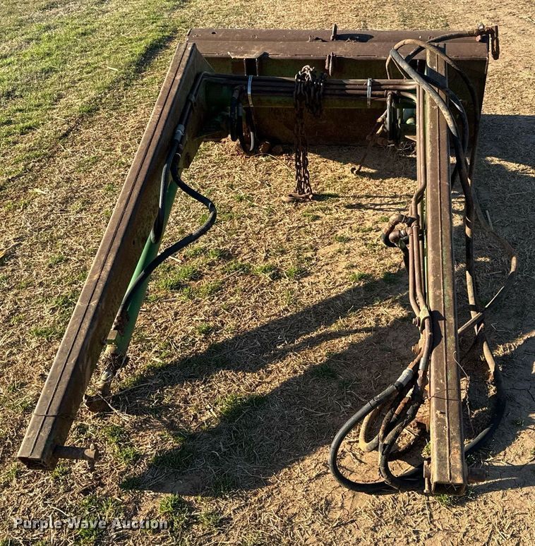 image for item NU9453 1967 John Deere 1020 tractor