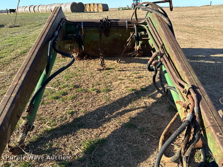 image for item NU9453 1967 John Deere 1020 tractor