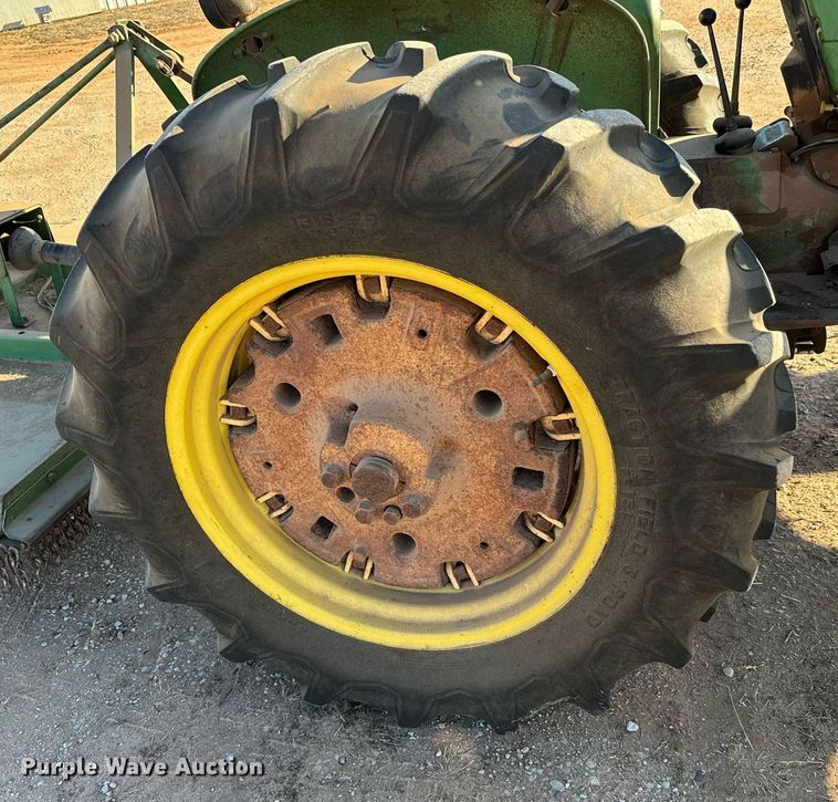 image for item NU9453 1967 John Deere 1020 tractor