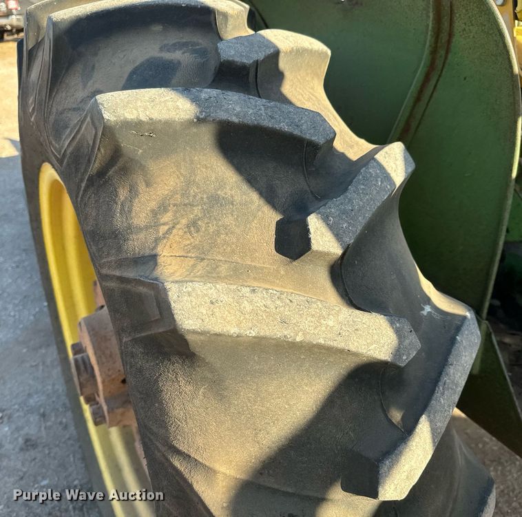 image for item NU9453 1967 John Deere 1020 tractor