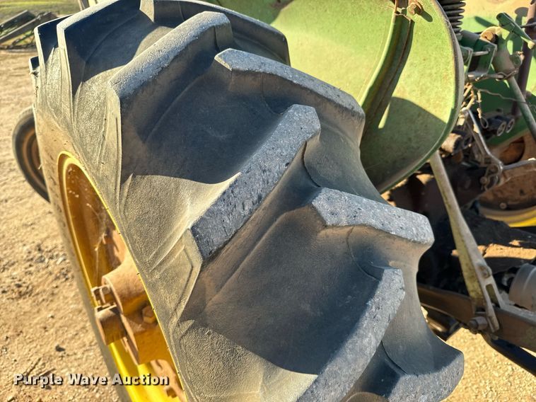 image for item NU9453 1967 John Deere 1020 tractor