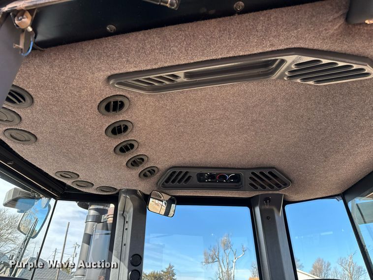 image for item NU9461 2014 Versatile 2375 tractor