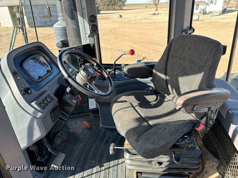 image for item NU9461 2014 Versatile 2375 tractor