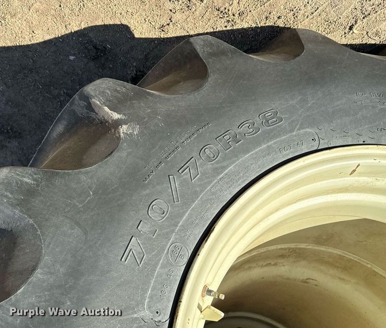 image for item NU9461 2014 Versatile 2375 tractor