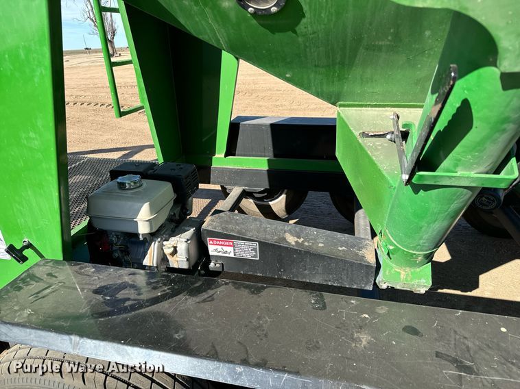 image for item NU9462 Patriot  330 seed tender