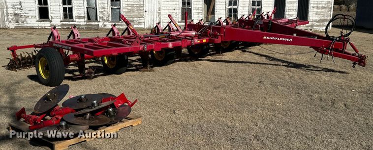 image for item NU9463 Sunflower 3672-35 sweep plow