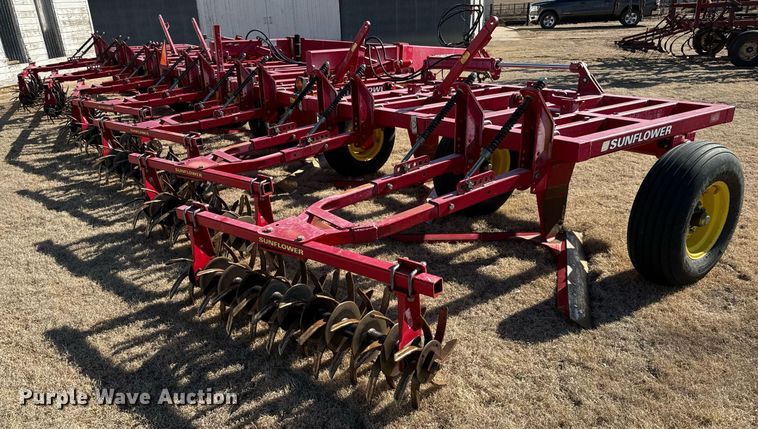 image for item NU9463 Sunflower 3672-35 sweep plow