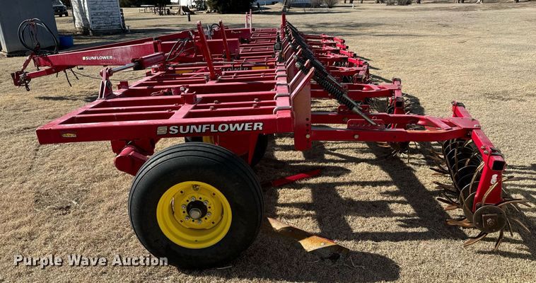 image for item NU9463 Sunflower 3672-35 sweep plow